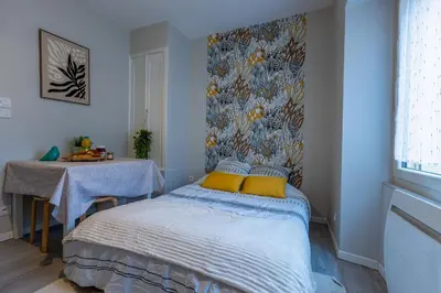 Un ou plusieurs lits dans un hébergement de l'établissement Aramis Appartement cosy à 15 min du Puy Du Fouu