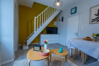 Télévision ou salle de divertissement dans l'établissement Aramis Appartement cosy à 15 min du Puy Du Fouu