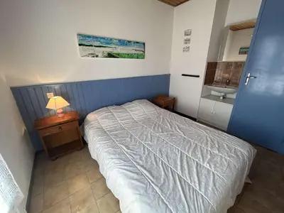 Un ou plusieurs lits dans un hébergement de l'établissement GU000-06D Maison 2 pièces - 2 couchages LA GUERINIERE