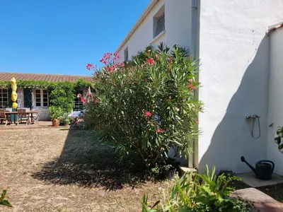 Jardin de l'établissement Maison de charme, Grand jardin, 3km plages, WiFi