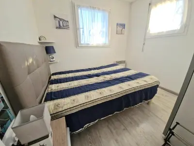 Un ou plusieurs lits dans un hébergement de l'établissement Appartement piscine mer et commerces proche