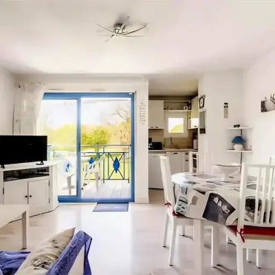 Appartement piscine mer et commerces proche