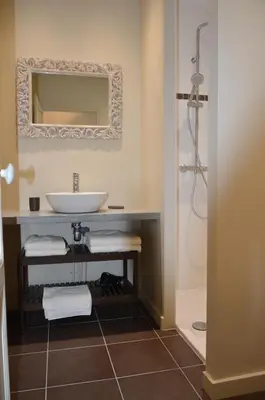 Salle de bains dans l'établissement Les Agîtés