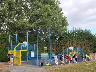 Aire de jeux pour enfants de l'établissement ZEcamping 4 étoiles 1km plage piscine couverte club enfant locatif TV