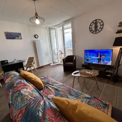 Appartement moderne avec balcon proche plage - FR-1-224C-366