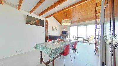 Télévision ou salle de divertissement dans l'établissement NO110-007 Appart Studio Mezz - 4 couchages NOIRMOUTIER EN L'ILE