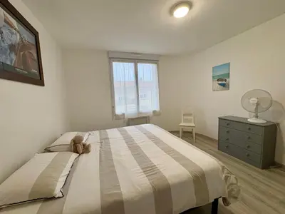 Un ou plusieurs lits dans un hébergement de l'établissement Appartement pour 4 pers. proche commerces et plage, idéal télétravail - FR-1-323-596