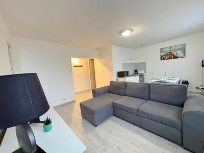 Coin salon dans l'établissement Appartement pour 4 pers. proche commerces et plage, idéal télétravail - FR-1-323-596