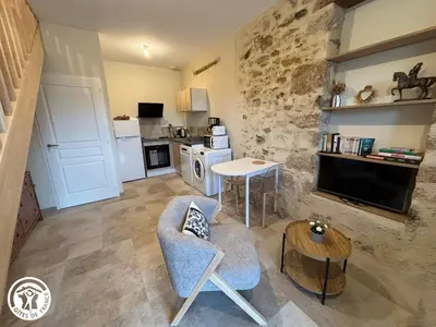 Cuisine ou kitchenette dans l'établissement Charmant Gîte proche Puy du Fou avec parking - FR-1-426-604