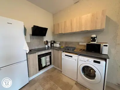 Cuisine ou kitchenette dans l'établissement Charmant Gîte Vendéen avec Jardin - 6 Pers. - FR-1-426-605