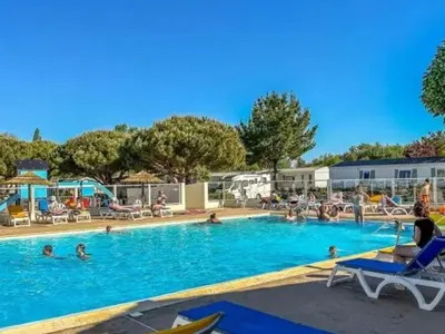 Piscine de l'établissement Mobil-home à Notre-Dame-de-Monts - 5 Pers. - API-1-52-1629 ou située à proximité