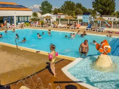 Piscine de l'établissement Mobil-home à Notre-Dame-de-Monts - 5 Pers. - API-1-52-1629 ou située à proximité