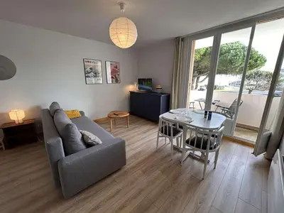 Coin salon dans l'établissement Studio avec cabines - 4 personnes - Parking - Proche plage - FR-1-224C-367