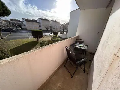 Balcon ou terrasse dans l'établissement Studio avec cabines - 4 personnes - Parking - Proche plage - FR-1-224C-367