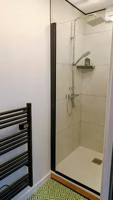 Salle de bains dans l'établissement Maisonnette rénovée à 700m des bords de Loire