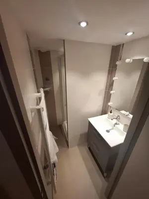 Salle de bains dans l'établissement Maison typique rénovée, calme et centrale