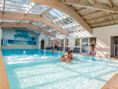 Piscine de l'établissement Mobil-home 30m² pour 6 avec terrasse à Saint-Hilaire-de-Riez - API-1-52-1570 ou située à proximité
