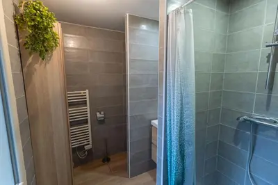 Salle de bains dans l'établissement D'Artagnan Confort et Calme pour les familles