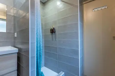 Salle de bains dans l'établissement D'Artagnan Confort et Calme pour les familles