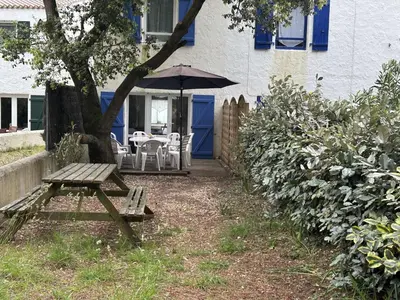 Jardin de l'établissement Maison - 8 couchages LA GUERINIERE