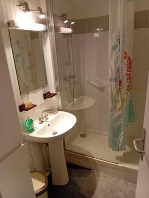 Salle de bains dans l'établissement Appartement 3 pièces Saint Nazaire Ouest