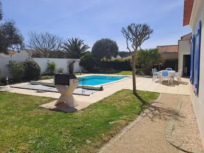 Piscine de l'établissement Villa de Vertmarines ou située à proximité