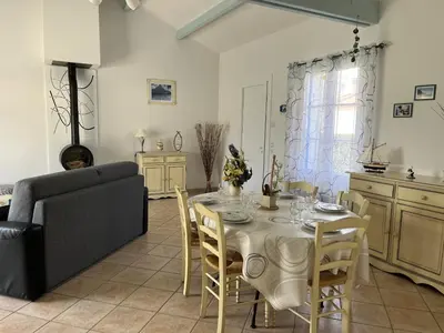 Coin salon dans l'établissement Villa de Vertmarines