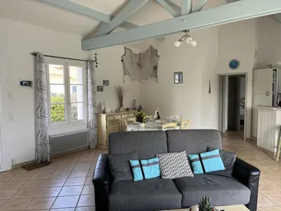 Coin salon dans l'établissement Villa de Vertmarines