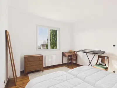 Un ou plusieurs lits dans un hébergement de l'établissement Maison tout confort pour 8 avec jardin