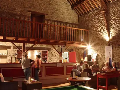 Restaurant ou autre lieu de restauration dans l'établissement Chalet douillet avec terrasse - 16m² pour 2 personnes - API-1-52-1729