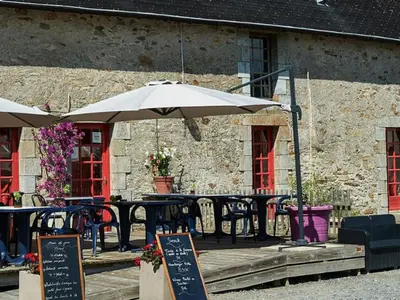 Restaurant ou autre lieu de restauration dans l'établissement Chalet douillet avec terrasse - 16m² pour 2 personnes - API-1-52-1729