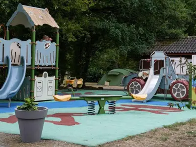 Aire de jeux pour enfants de l'établissement Mobil-home 4 Pers, Terrasse - Sainte Reine de Bretagne - API-1-52-1735