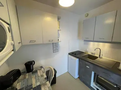 Cuisine ou kitchenette dans l'établissement SJ630-060 - Appartement studio cabine 2 couchages - SAINT JEAN DE MONTS