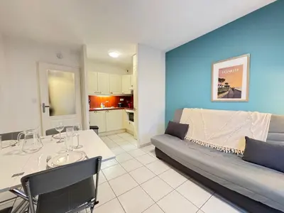 Coin salon dans l'établissement L'Embrun - TV, WiFi, Parking, Piscine de résidence