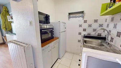 Cuisine ou kitchenette dans l'établissement Abri des Galees