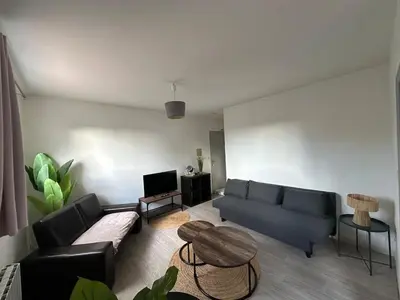 Télévision ou salle de divertissement dans l'établissement Appartement situé dans le bourg de Pont Saint Martin 44860