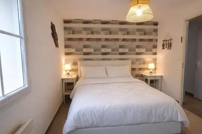 Un ou plusieurs lits dans un hébergement de l'établissement La Floralie, Piscine chauffée, WiFi, 2km plage