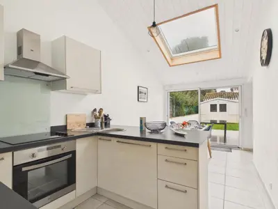 Cuisine ou kitchenette dans l'établissement Maison pour 6 avec jardin, centre Noirmoutier