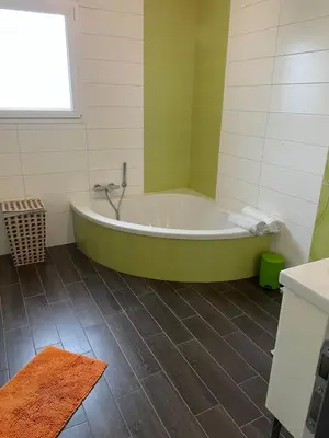 Salle de bains dans l'établissement Maison familiale à 10 min des plages