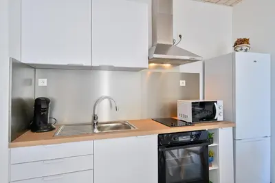 Cuisine ou kitchenette dans l'établissement Cap Ardoises - Plage à 500m