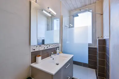 Salle de bains dans l'établissement Cap Ardoises - Plage à 500m