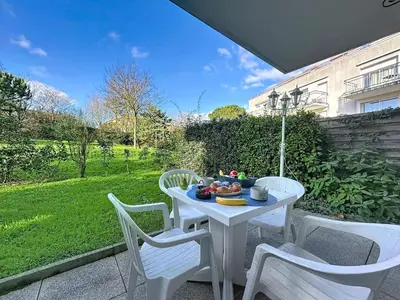Jardin de l'établissement Apartment Le Clos de la Corderie by Interhome