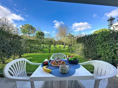 Jardin de l'établissement Apartment Le Clos de la Corderie by Interhome