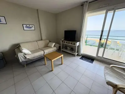 Télévision ou salle de divertissement dans l'établissement Résidence La Vague - Location de Vacances - PORNICHET - BONNE SOURCE - FACE MER MAE-6743