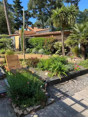 Jardin de l'établissement La Villa du Rocher Vert