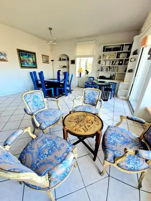 Coin salon dans l'établissement Villa vue mer avec piscine -15pers - Vieux port de Pornic