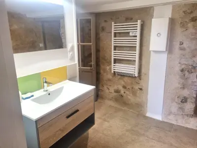 Salle de bains dans l'établissement chambre d'hôte La Forestrie
