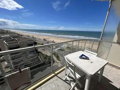 Vue générale sur la mer ou vue sur la mer prise depuis l'appartement