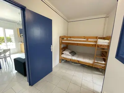 Un ou plusieurs lits dans un hébergement de l'établissement SJ000-JOS - Appart 2 pièces cabine 4 couchages SAINT JEAN DE MONTS