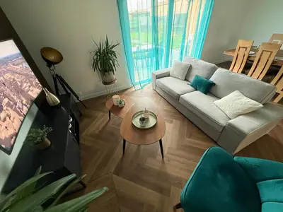 Télévision ou salle de divertissement dans l'établissement La Parenthèse, Maison lumineuse avec jardin & grande terrasse proche du Puy duFou